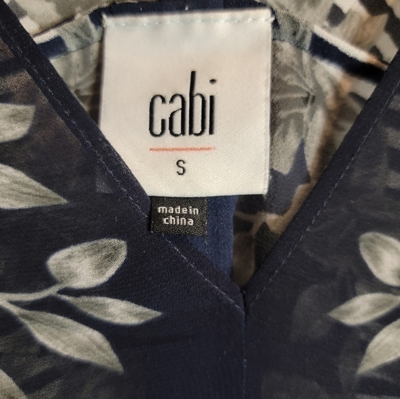 CAbi Navy and Floral Popover‎ Yacht Top Size small - Picture 5 of 9